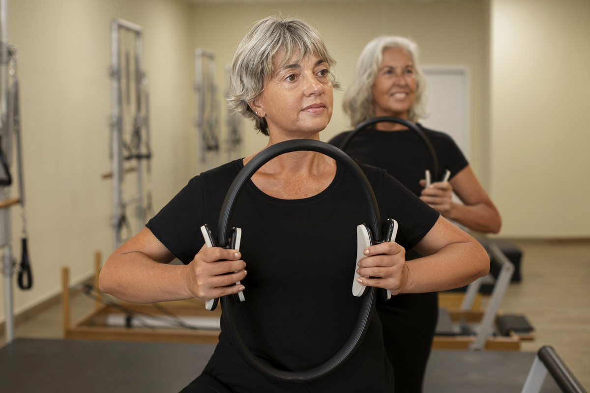 medium-shot-senior-women-pilates-reformer-class-3